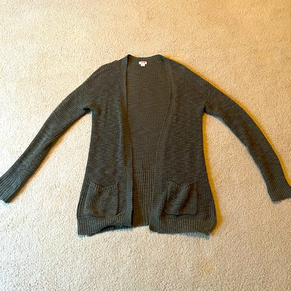 Green knit cardigan 💚